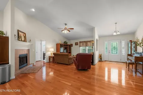 957 Stonecrest Loop Crossville TN 38571