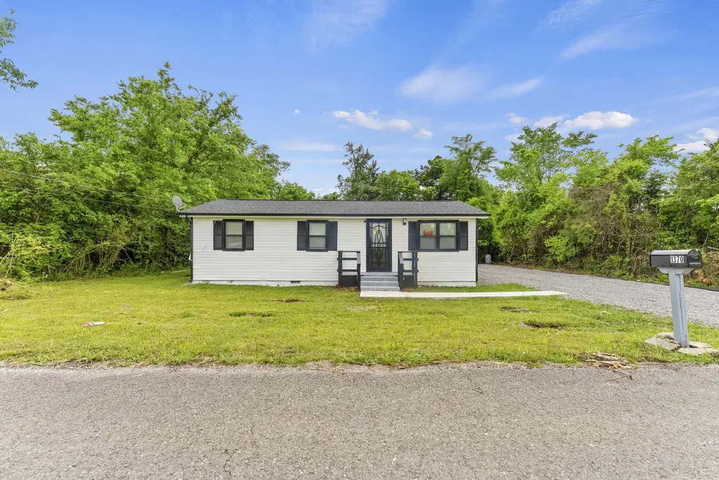 1370 Daniels Street Christiana TN 37037