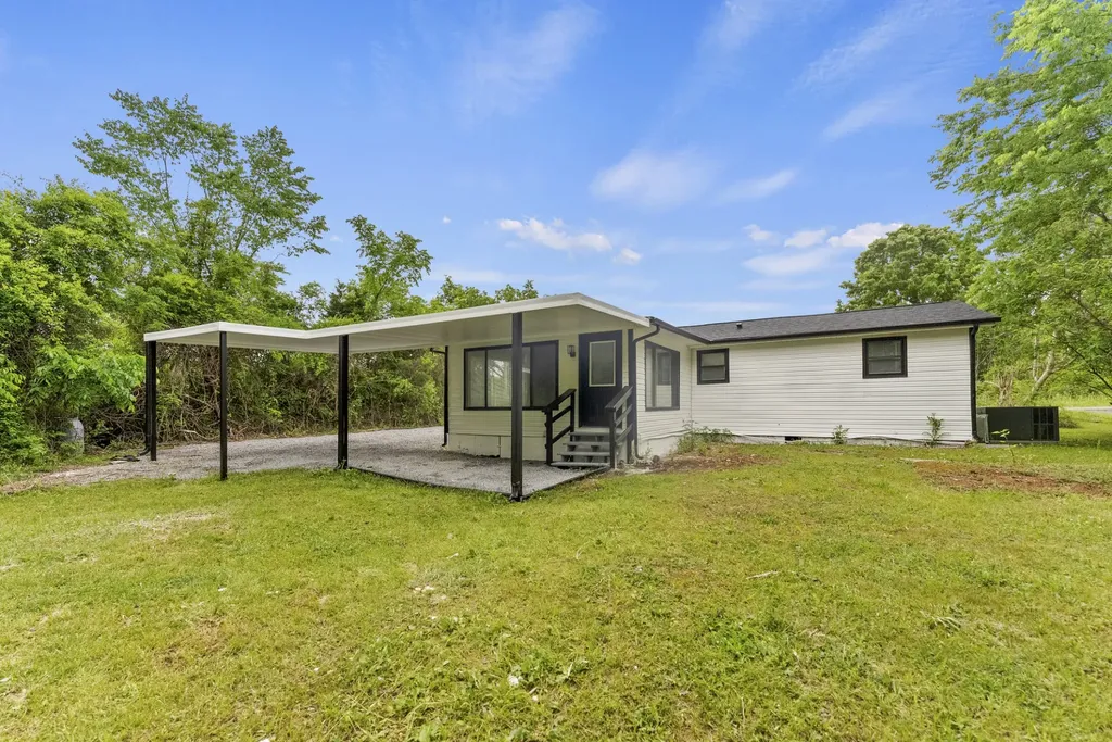 1370 Daniels Street Christiana TN 37037