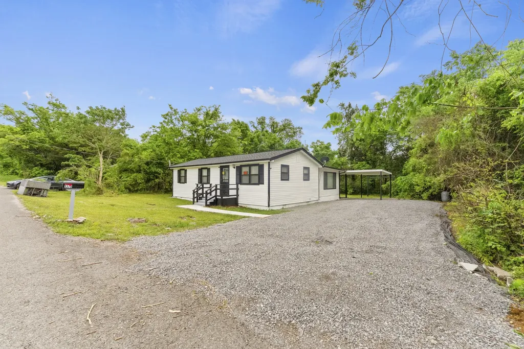 1370 Daniels Street Christiana TN 37037