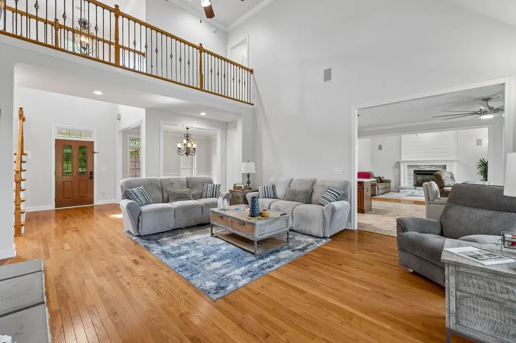 2440 Settlers Trace Clarksville TN 37043
