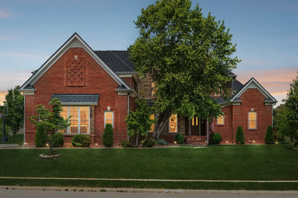 2440 Settlers Trace Clarksville TN 37043