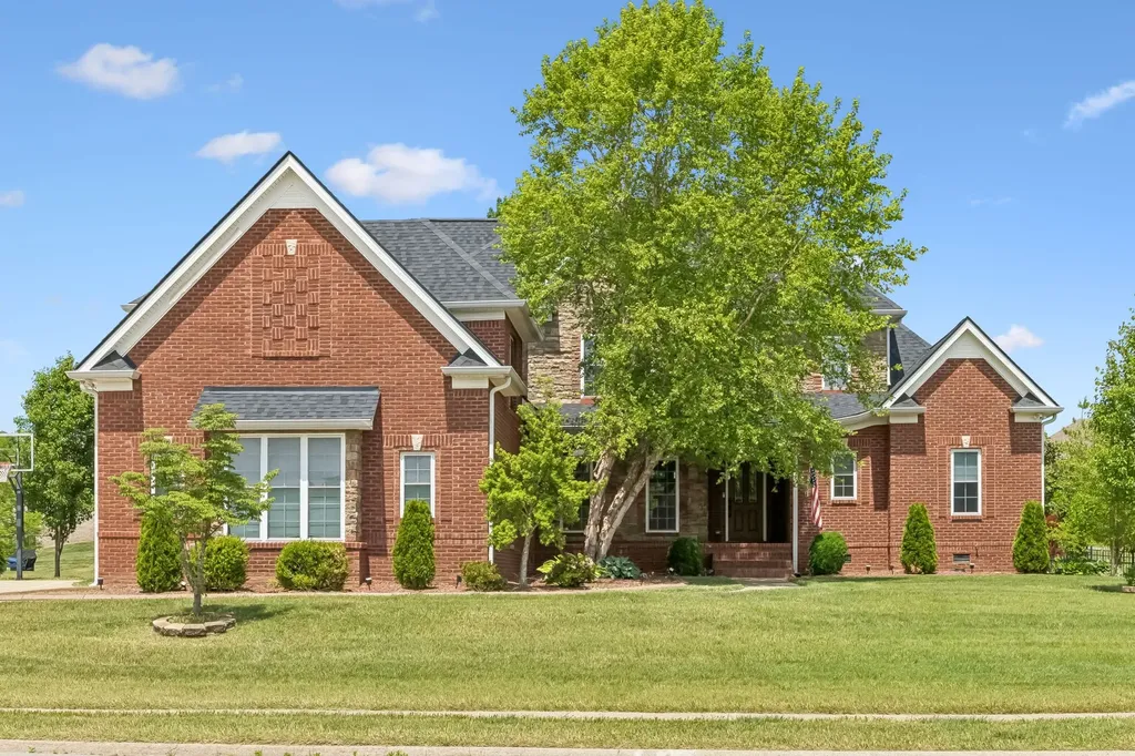 2440 Settlers Trace Clarksville TN 37043