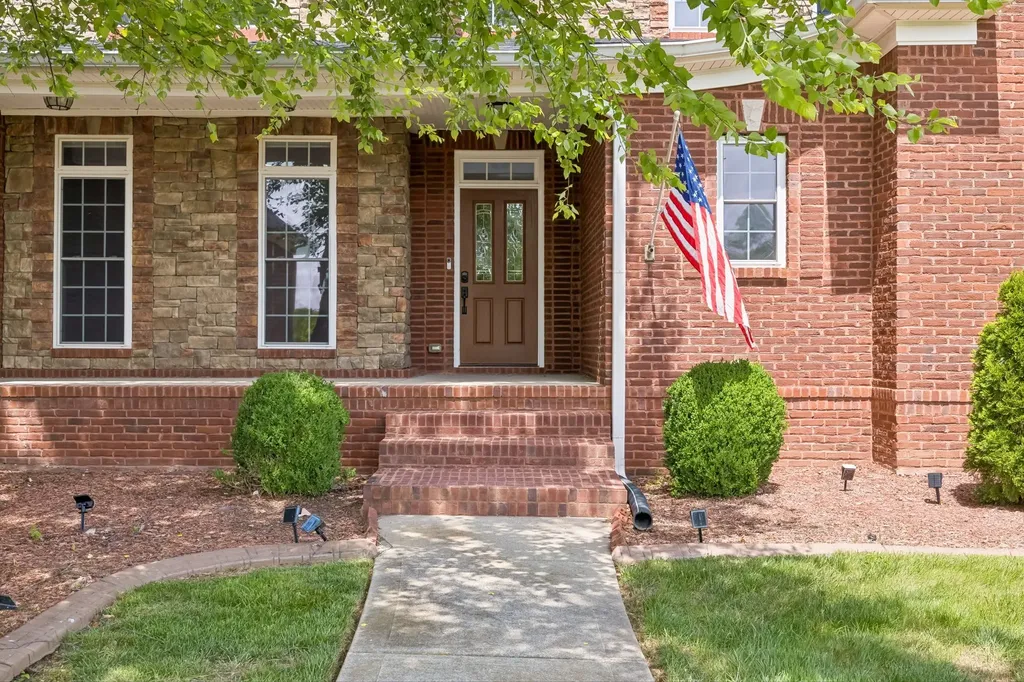 2440 Settlers Trace Clarksville TN 37043