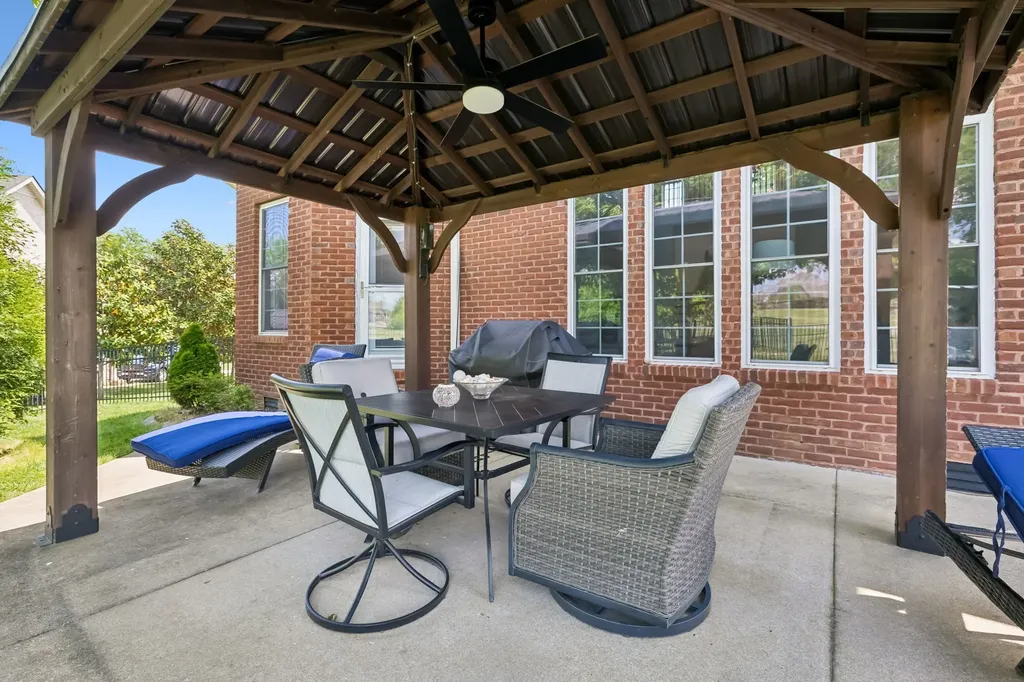 2440 Settlers Trace Clarksville TN 37043