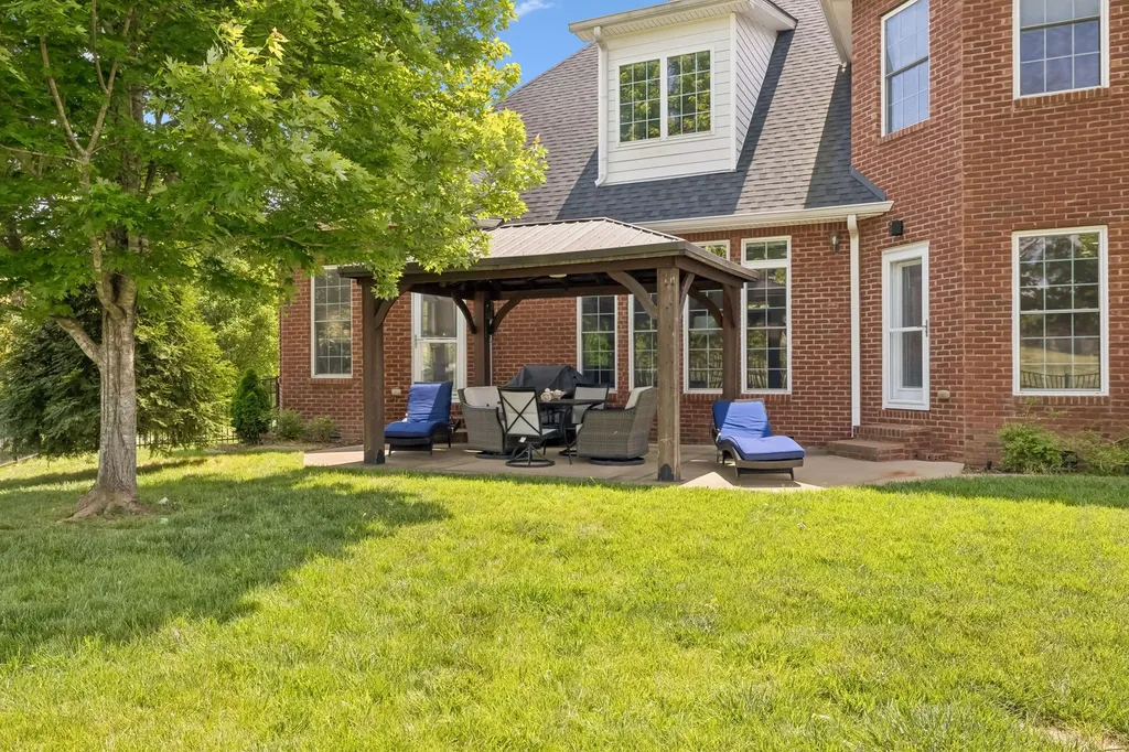 2440 Settlers Trace Clarksville TN 37043