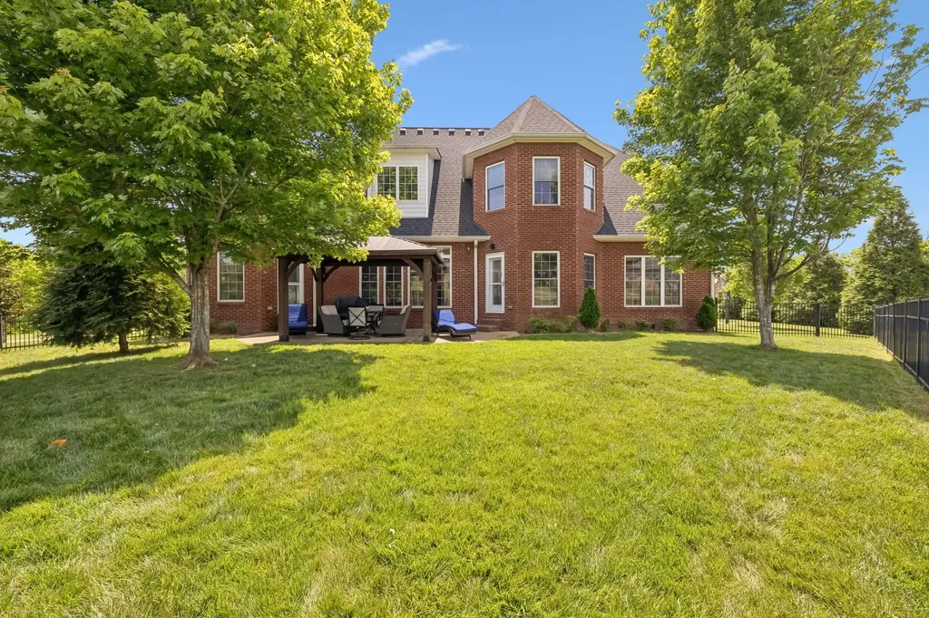 2440 Settlers Trace Clarksville TN 37043