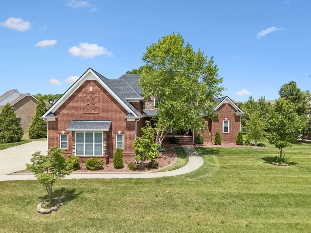 2440 Settlers Trace Clarksville TN 37043