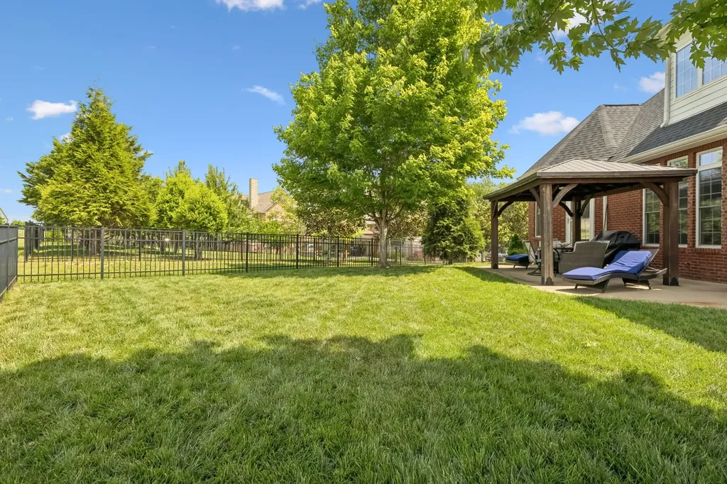 2440 Settlers Trace Clarksville TN 37043
