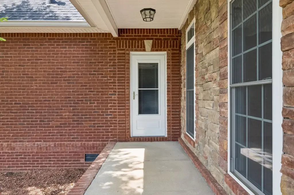 2440 Settlers Trace Clarksville TN 37043