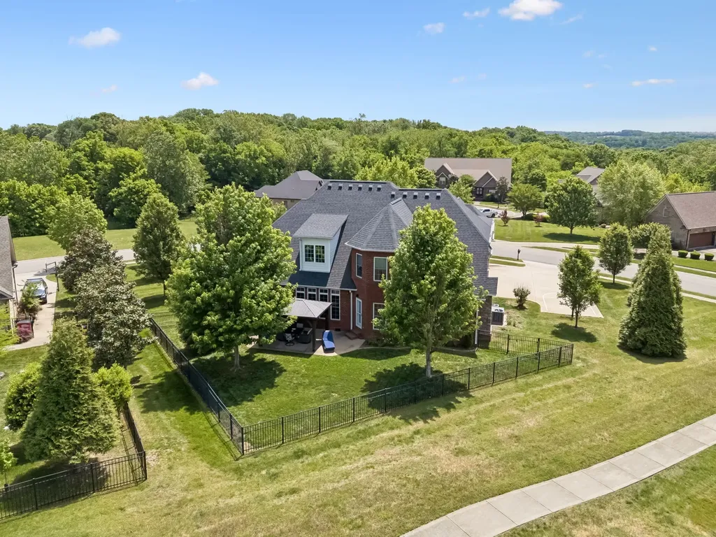 2440 Settlers Trace Clarksville TN 37043