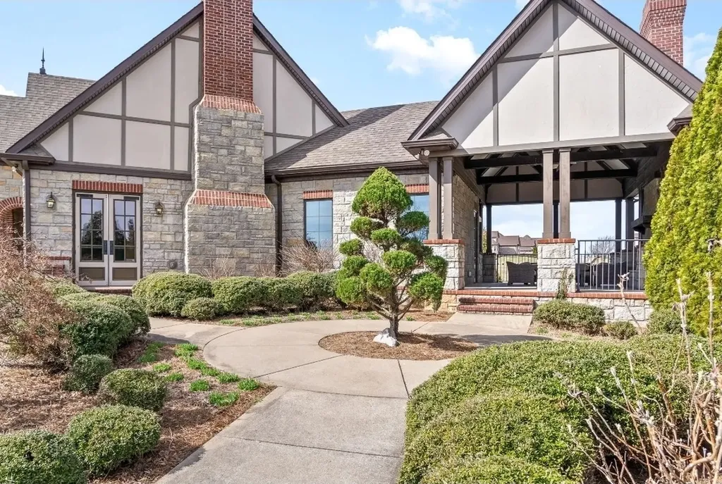 2440 Settlers Trace Clarksville TN 37043