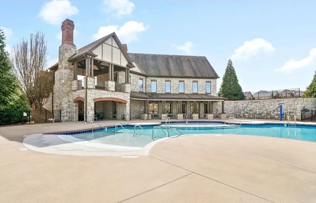 2440 Settlers Trace Clarksville TN 37043