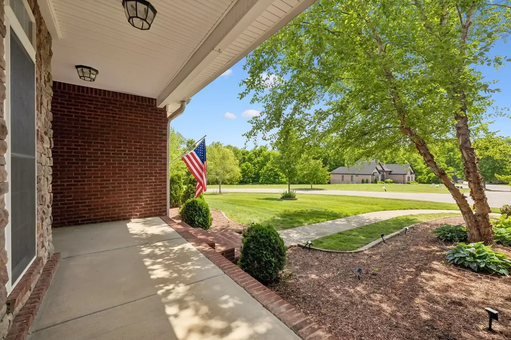 2440 Settlers Trace Clarksville TN 37043