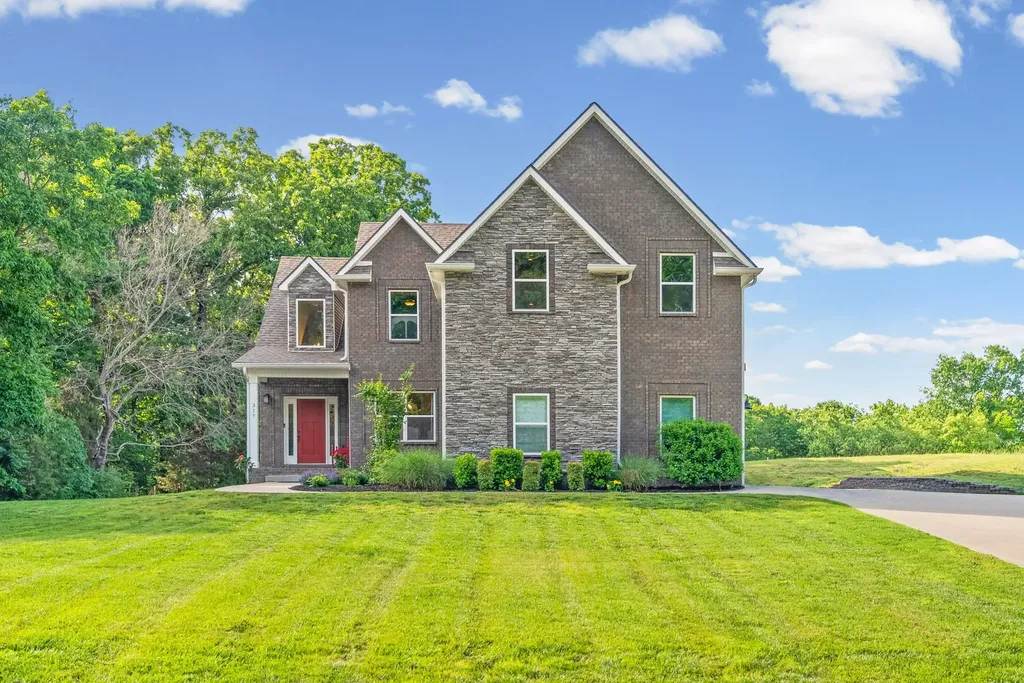 317 Alonzo Place Cunningham TN 37052