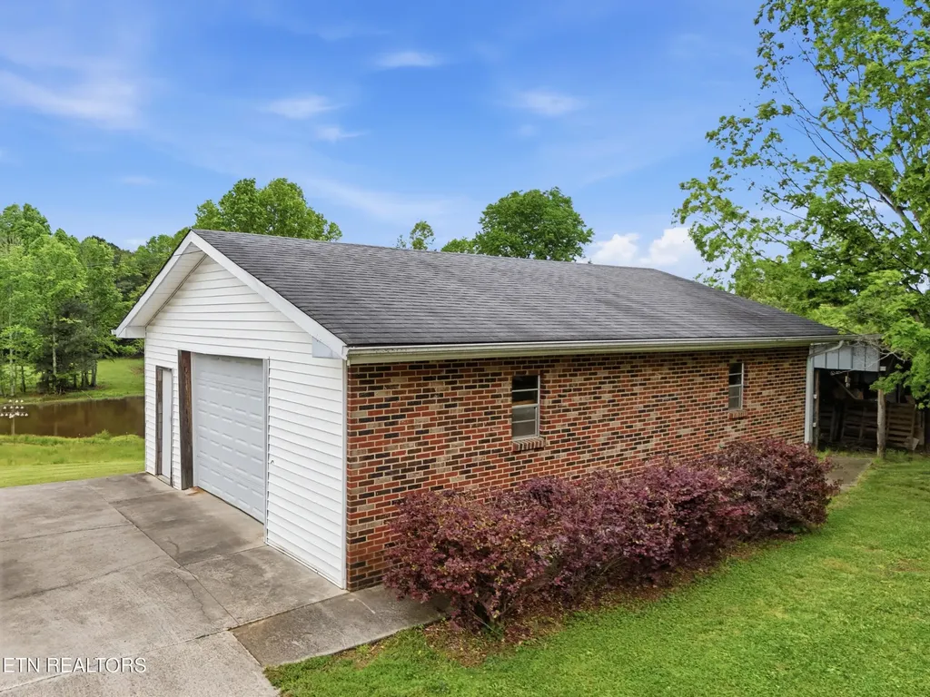 355 Crock Road Loudon TN 37774