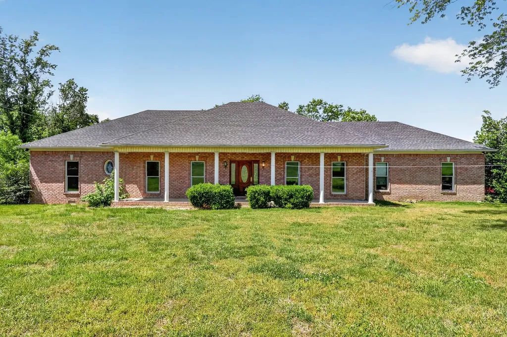 1327 Old Highway 109, N Gallatin TN 37066