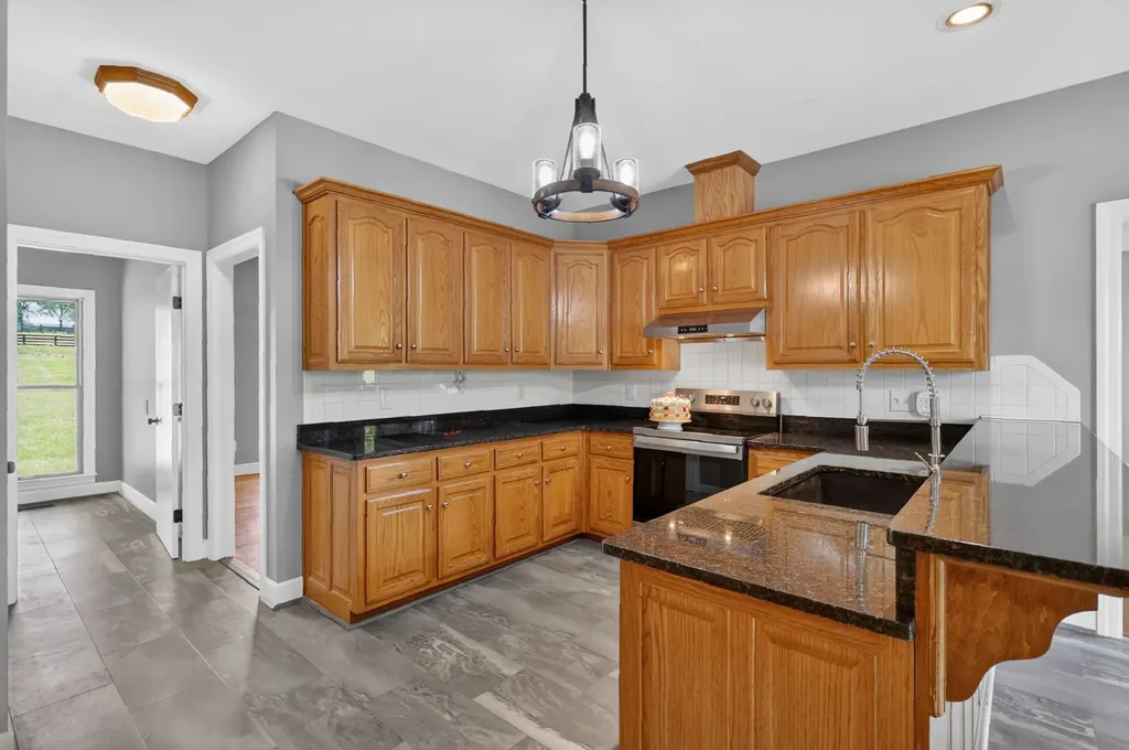1327 Old Highway 109, N Gallatin TN 37066