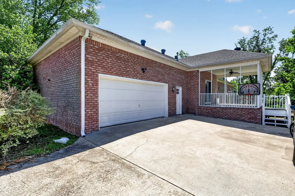 1327 Old Highway 109, N Gallatin TN 37066