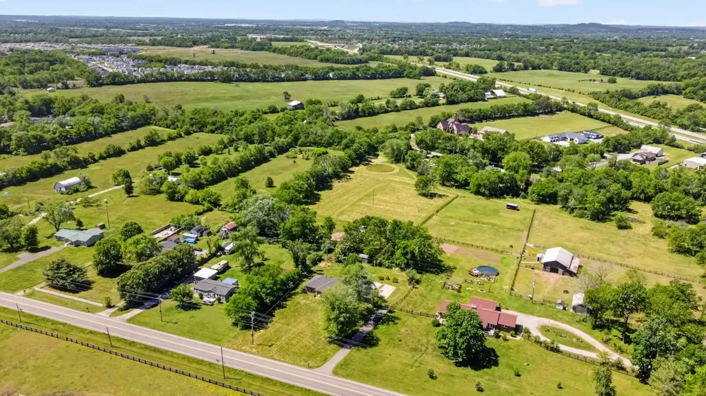 1327 Old Highway 109, N Gallatin TN 37066