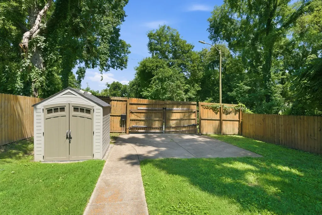 1740 24th Ave, N Nashville TN 37208