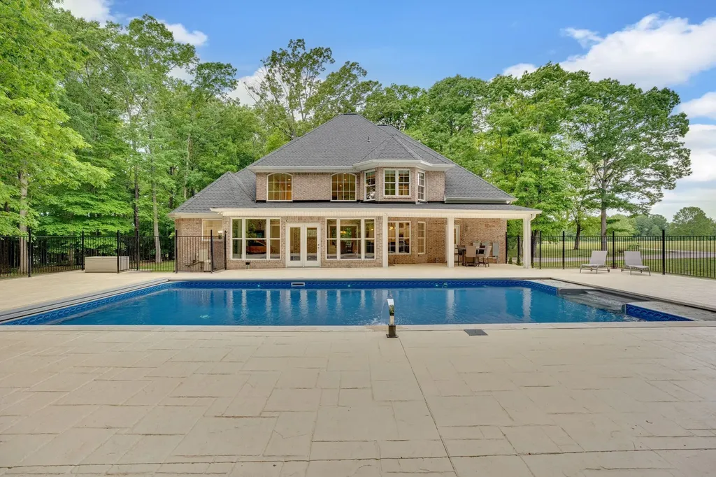 6948 Whispering Oaks Drive Springfield TN 37172