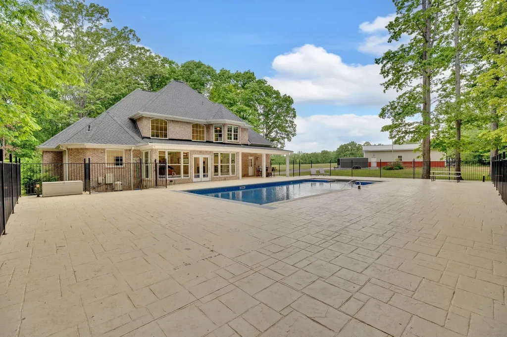 6948 Whispering Oaks Drive Springfield TN 37172