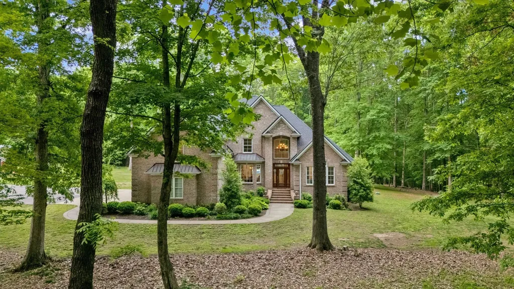 6948 Whispering Oaks Drive Springfield TN 37172