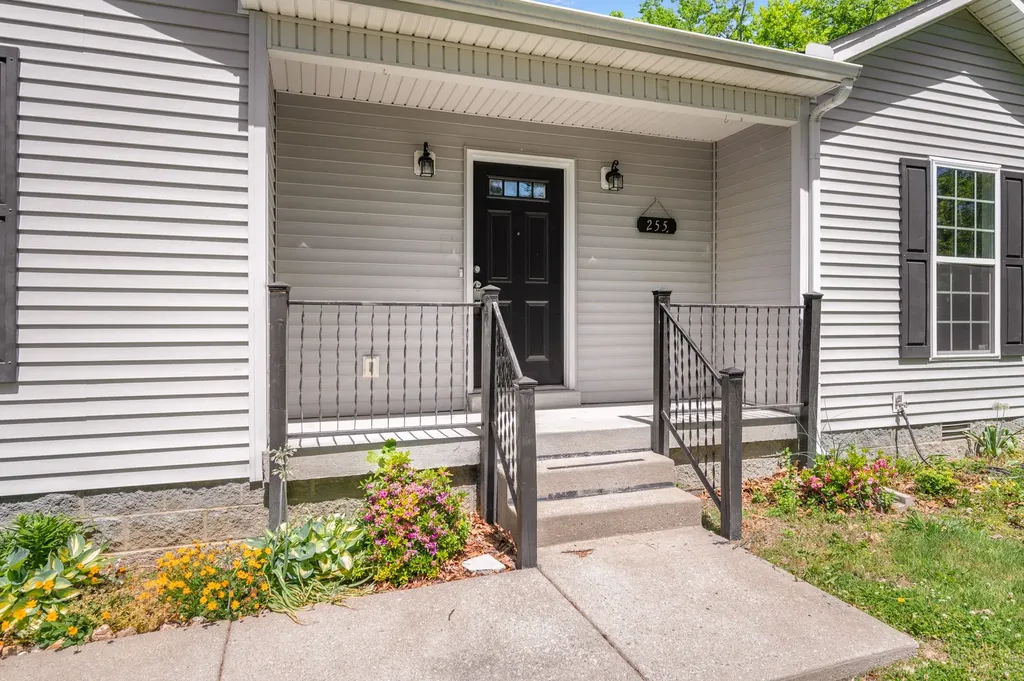 255 Walnut Street Greenbrier TN 37073