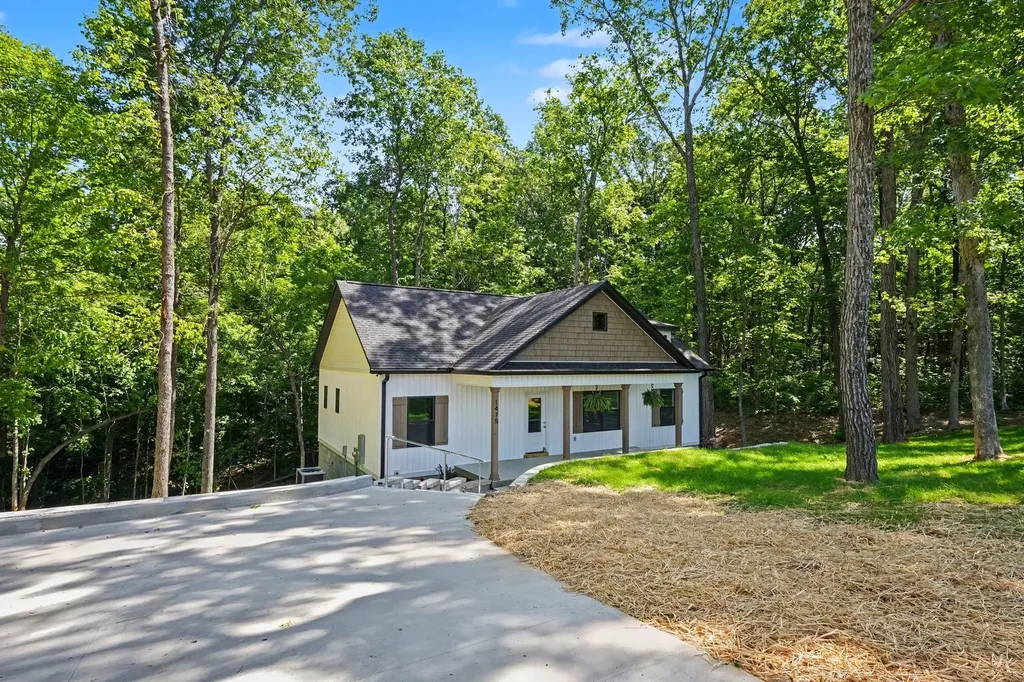 1475 Spann Road Charlotte TN 37036