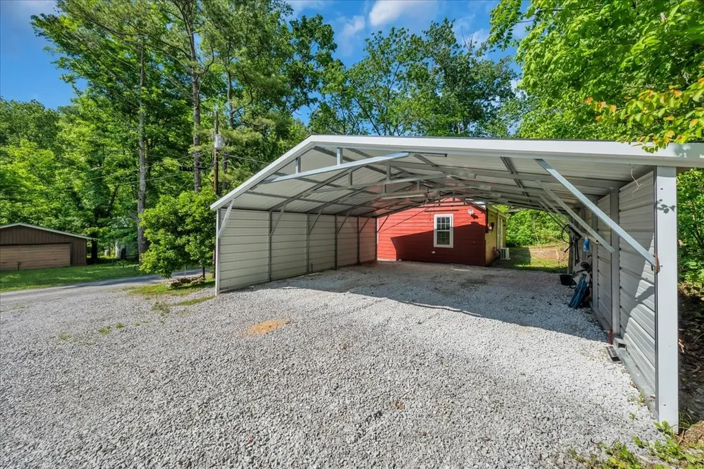 341 Cooper Lane Smithville TN 37166