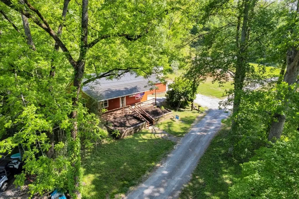 341 Cooper Lane Smithville TN 37166