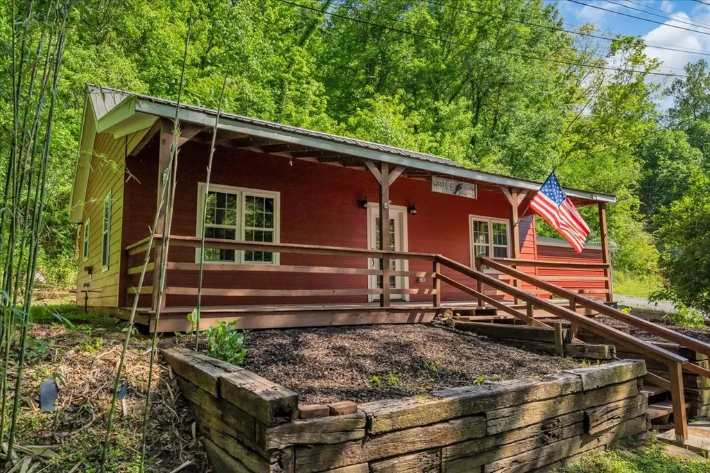 341 Cooper Lane Smithville TN 37166