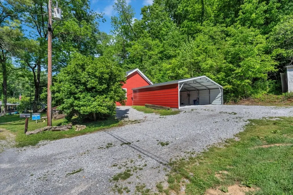 341 Cooper Lane Smithville TN 37166