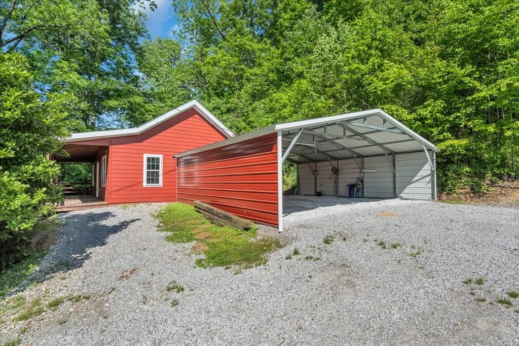 341 Cooper Lane Smithville TN 37166