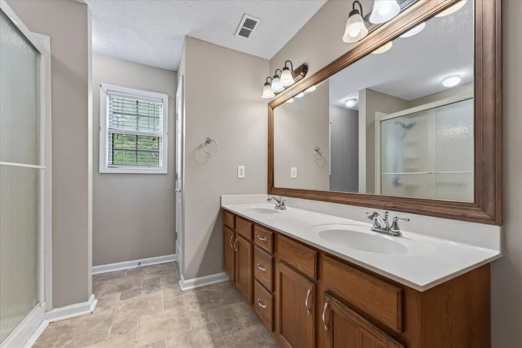 431 Cyprus Court Clarksville TN 37040