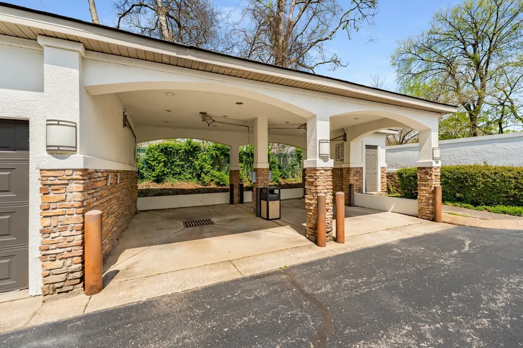 2600 Hillsboro Pike Nashville TN 37212