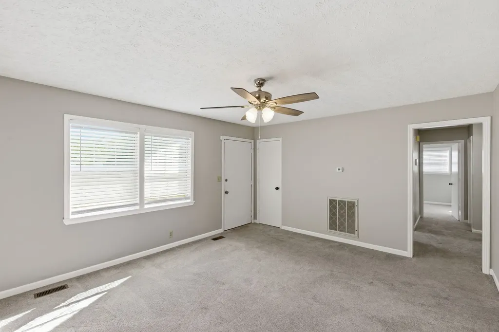 1040 Rebecca Drive Burns TN 37029