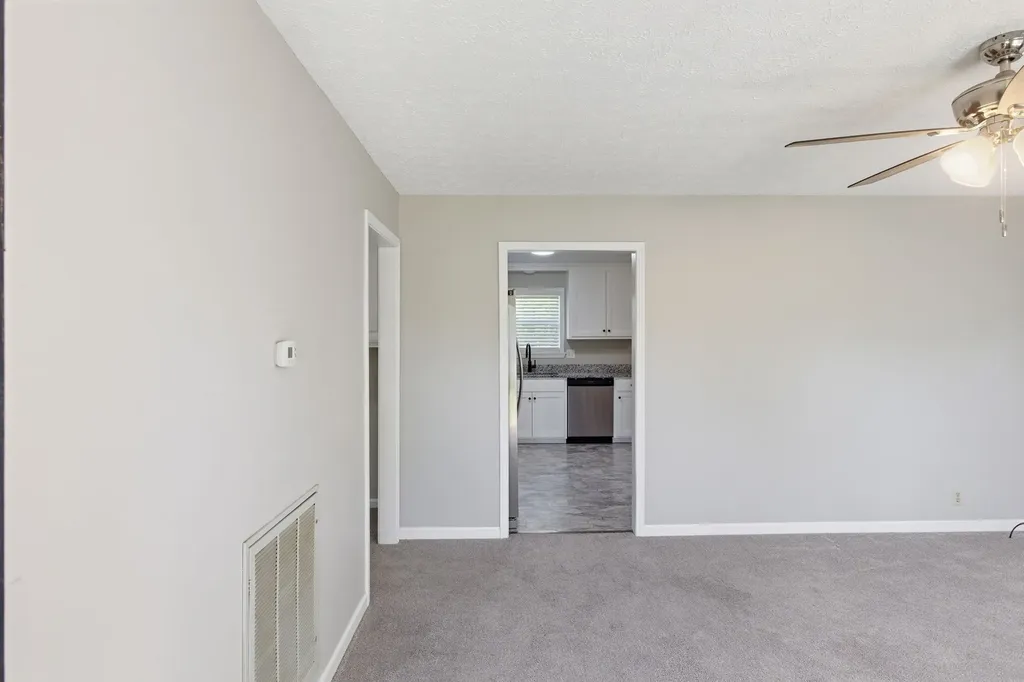 1040 Rebecca Drive Burns TN 37029