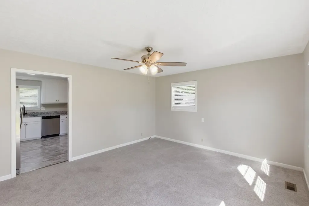 1040 Rebecca Drive Burns TN 37029