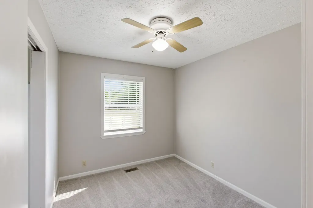 1040 Rebecca Drive Burns TN 37029