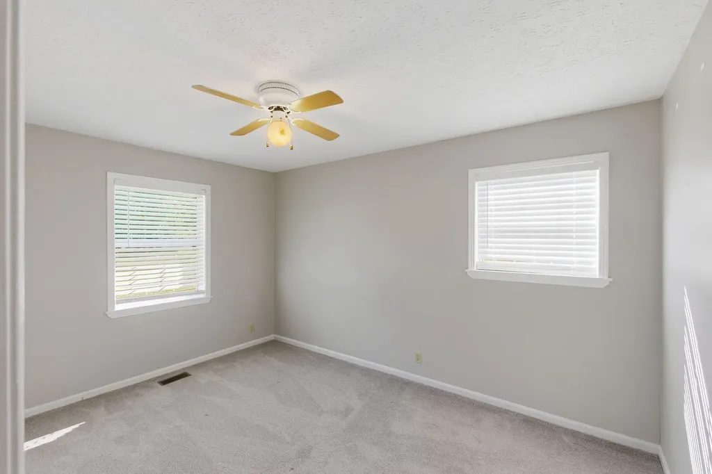 1040 Rebecca Drive Burns TN 37029