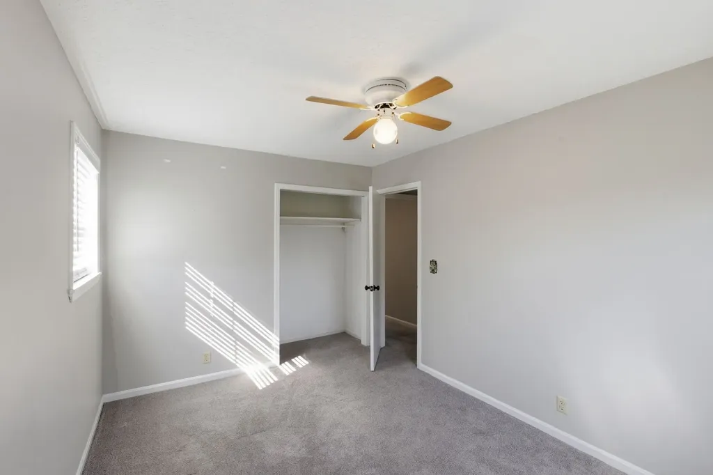 1040 Rebecca Drive Burns TN 37029