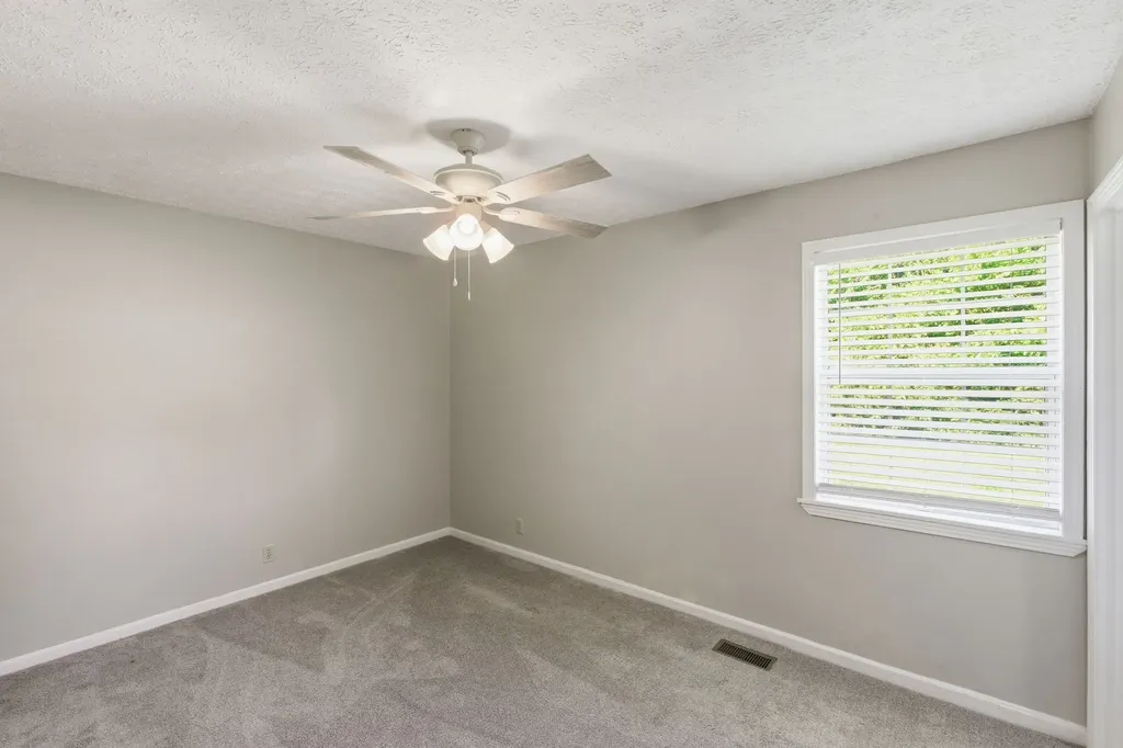 1040 Rebecca Drive Burns TN 37029