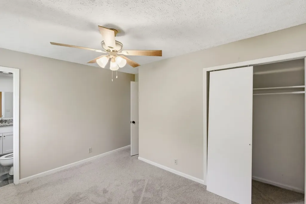 1040 Rebecca Drive Burns TN 37029