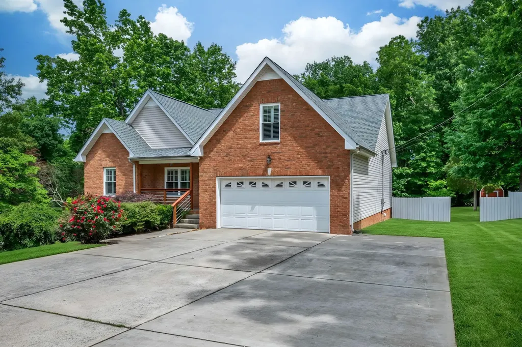 206 Eastwood Drive Dickson TN 37055