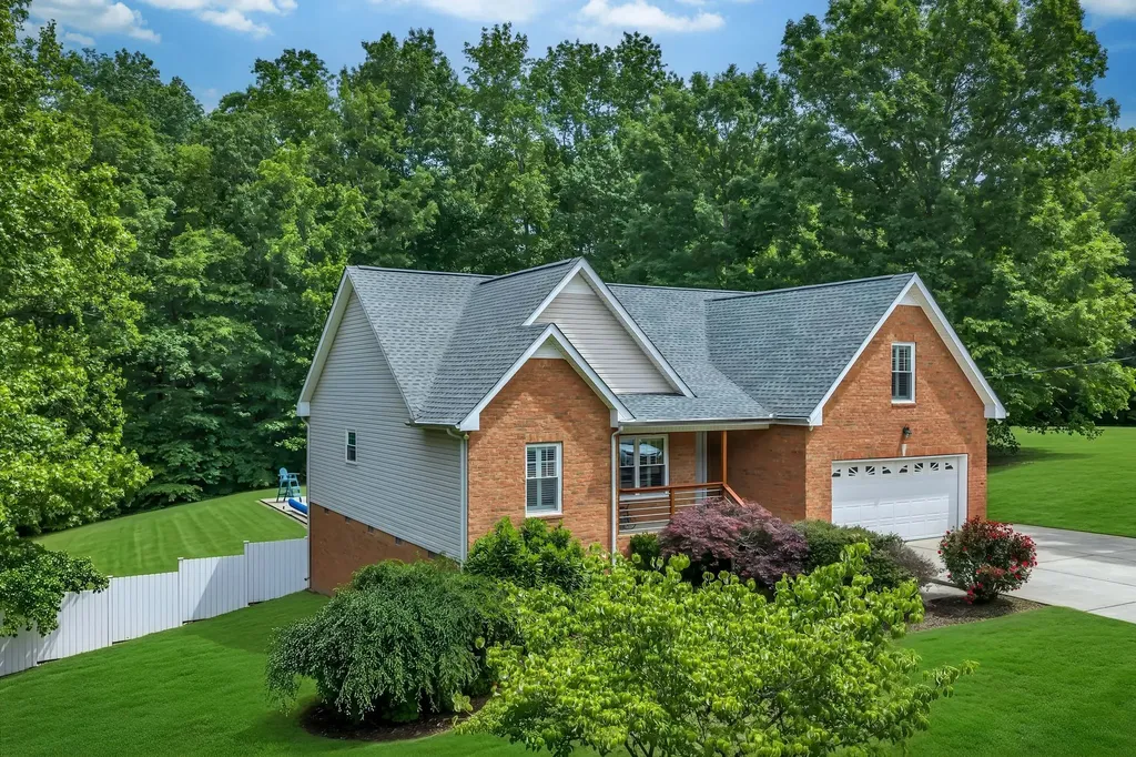 206 Eastwood Drive Dickson TN 37055