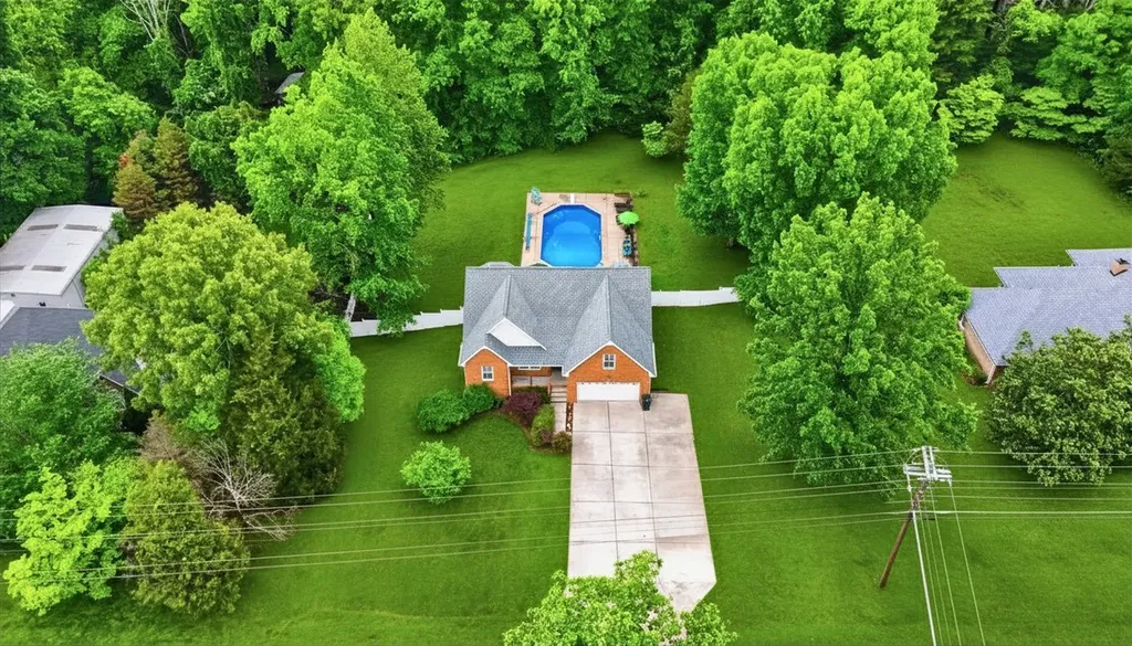 206 Eastwood Drive Dickson TN 37055