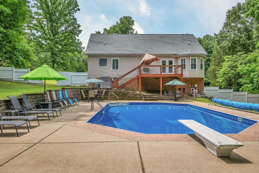 206 Eastwood Drive Dickson TN 37055