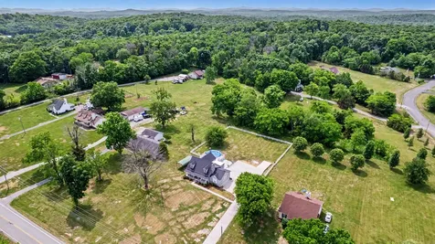 886 Chicken Road Lebanon TN 37090